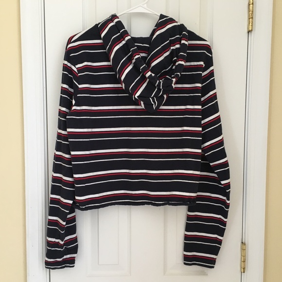 Cropped Sweatshirt - Picture 2 of 3